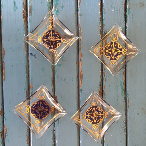 Set of Vintage Miniature Decorative Plates - Picture 2 of 3